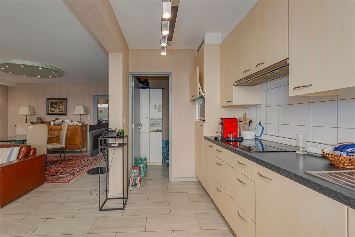 Recent appartementsgebouw met 5 appt + garage in Merksem