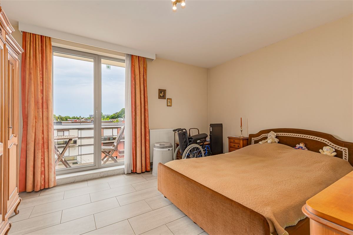Recent appartementsgebouw met 5 appt + garage in Merksem