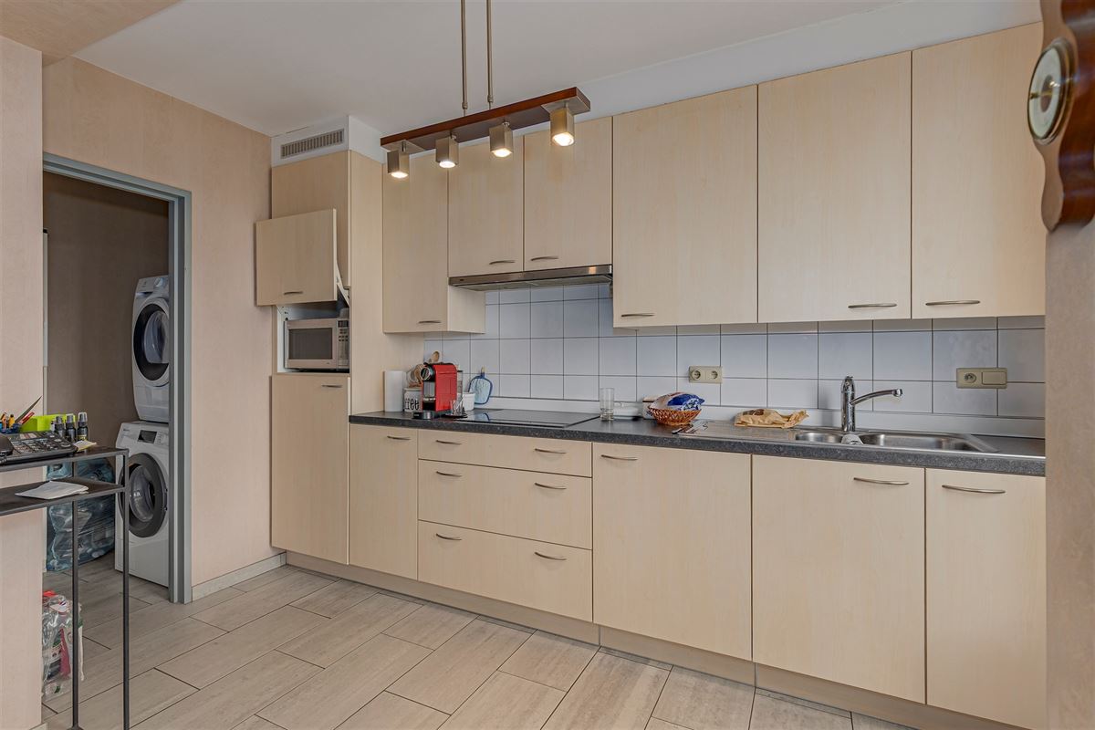 Recent appartementsgebouw met 5 appt + garage in Merksem