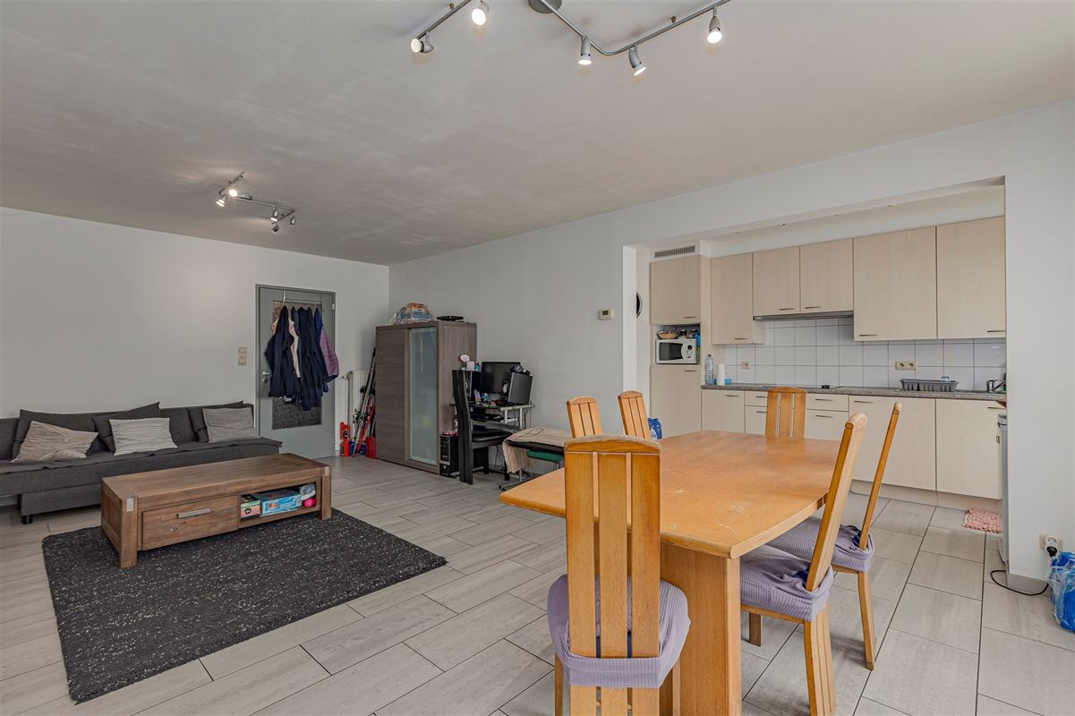 Recent appartementsgebouw met 5 appt + garage in Merksem