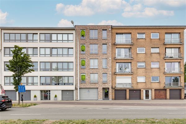 Recent appartementsgebouw met 5 appt + garage in Merksem
