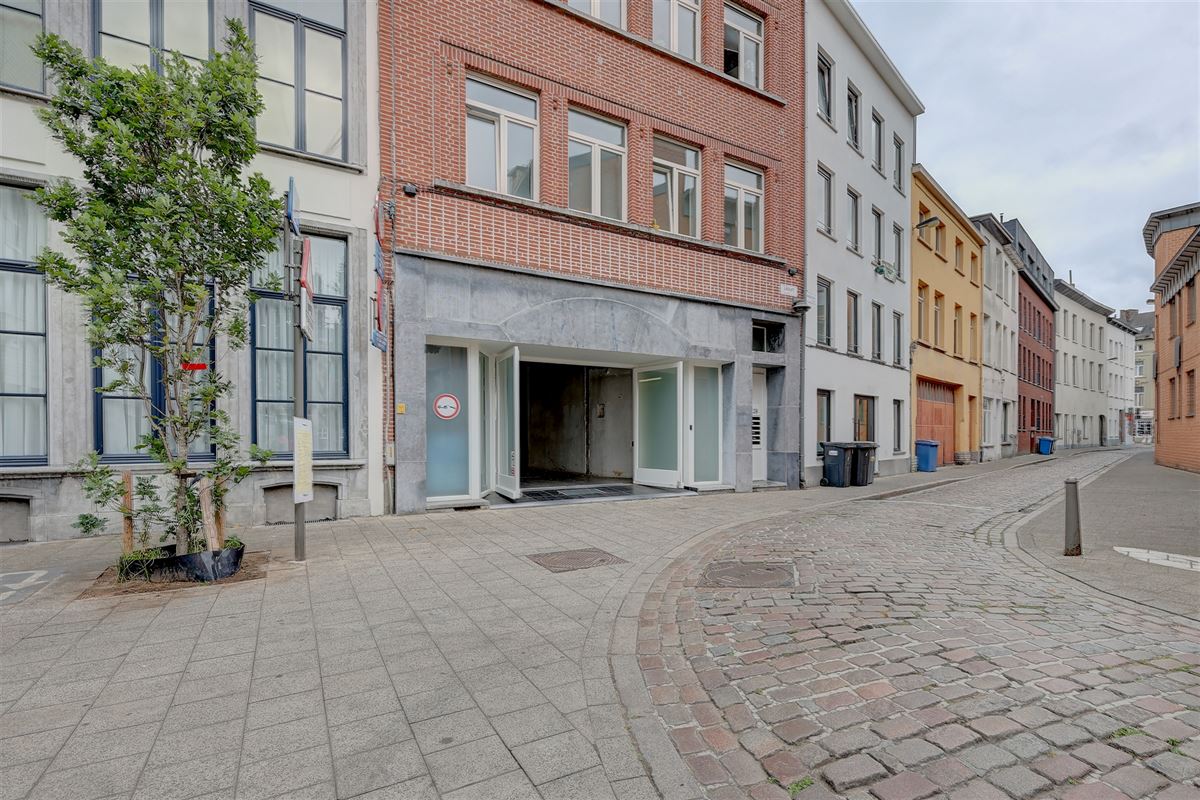 Ruim handelsgelijkvloers in centrum Antwerpen