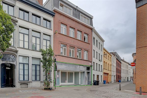 Ruim handelsgelijkvloers in centrum Antwerpen