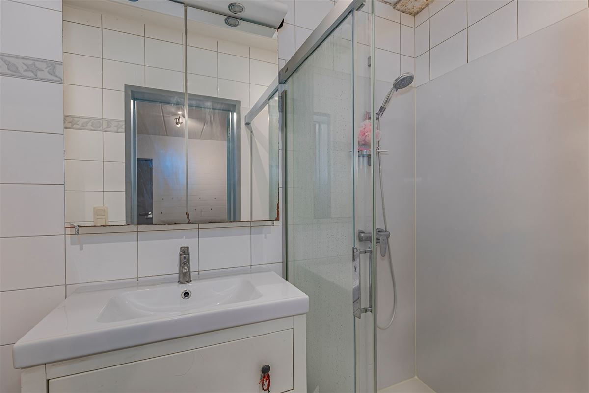 Lichtrijk 1-slaapkamer appartement met tuin en garagebox te koop in Merksem