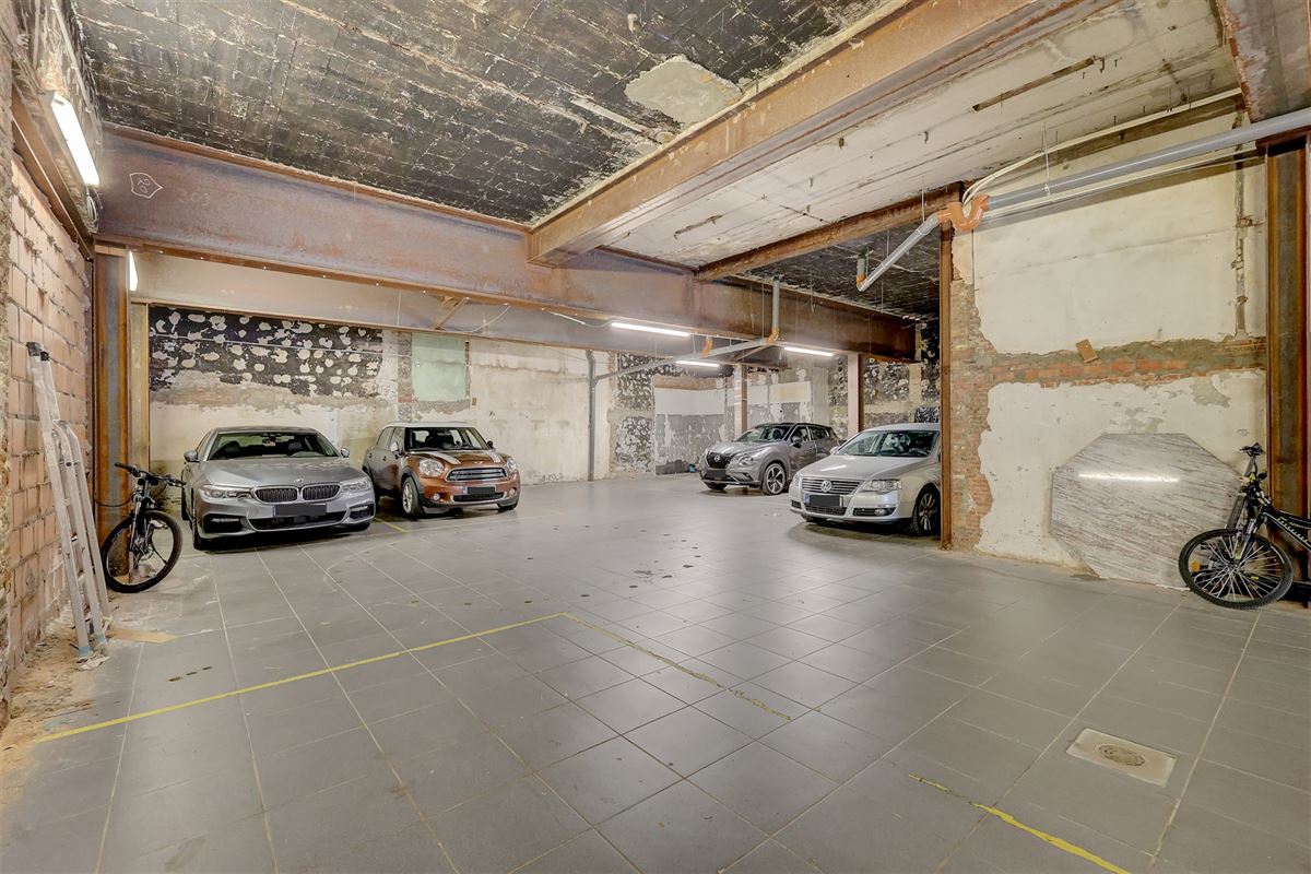 Ruim handelsgelijkvloers in centrum Antwerpen