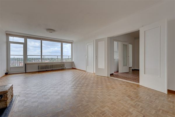 Gerenoveerd appartement met drie slaapkamers en terras in Wilrijk