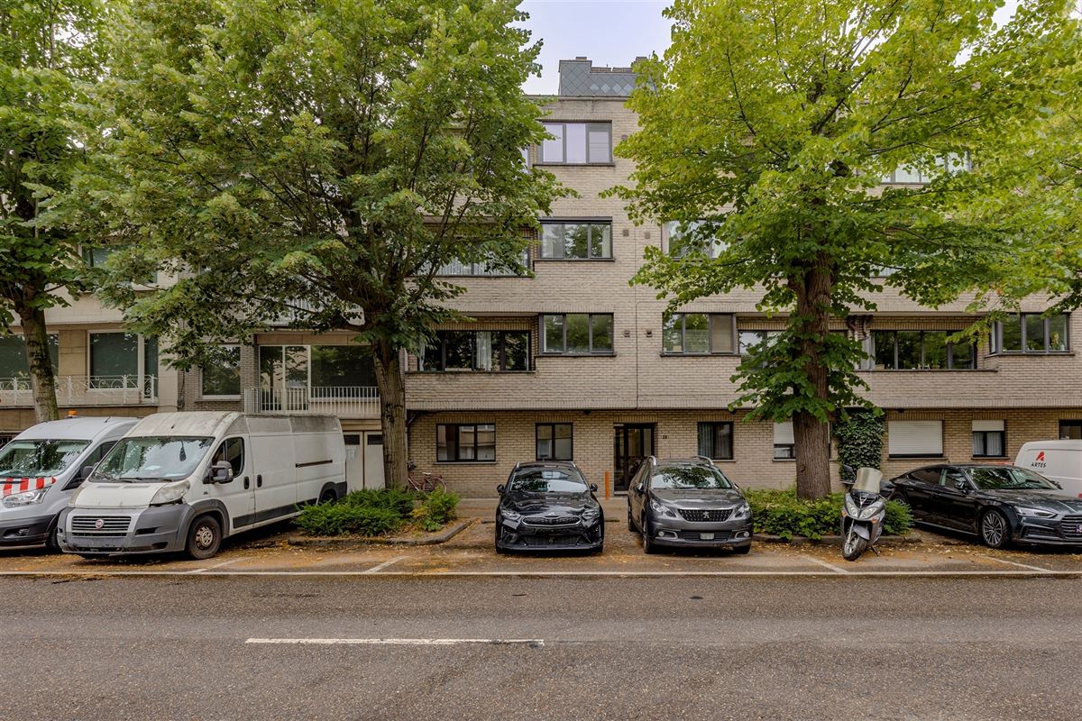 Instapklaar 2 slk appt met tuin en garagebox aan Te Boelaerpark