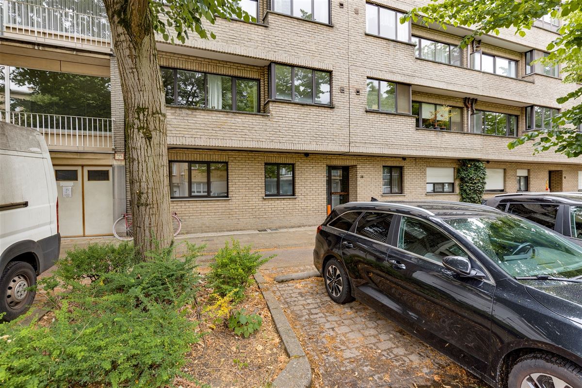 Instapklaar 2 slk appt met tuin en garagebox aan Te Boelaerpark