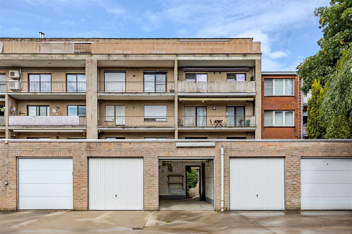 Instapklaar 2 slk appt met tuin en garagebox aan Te Boelaerpark