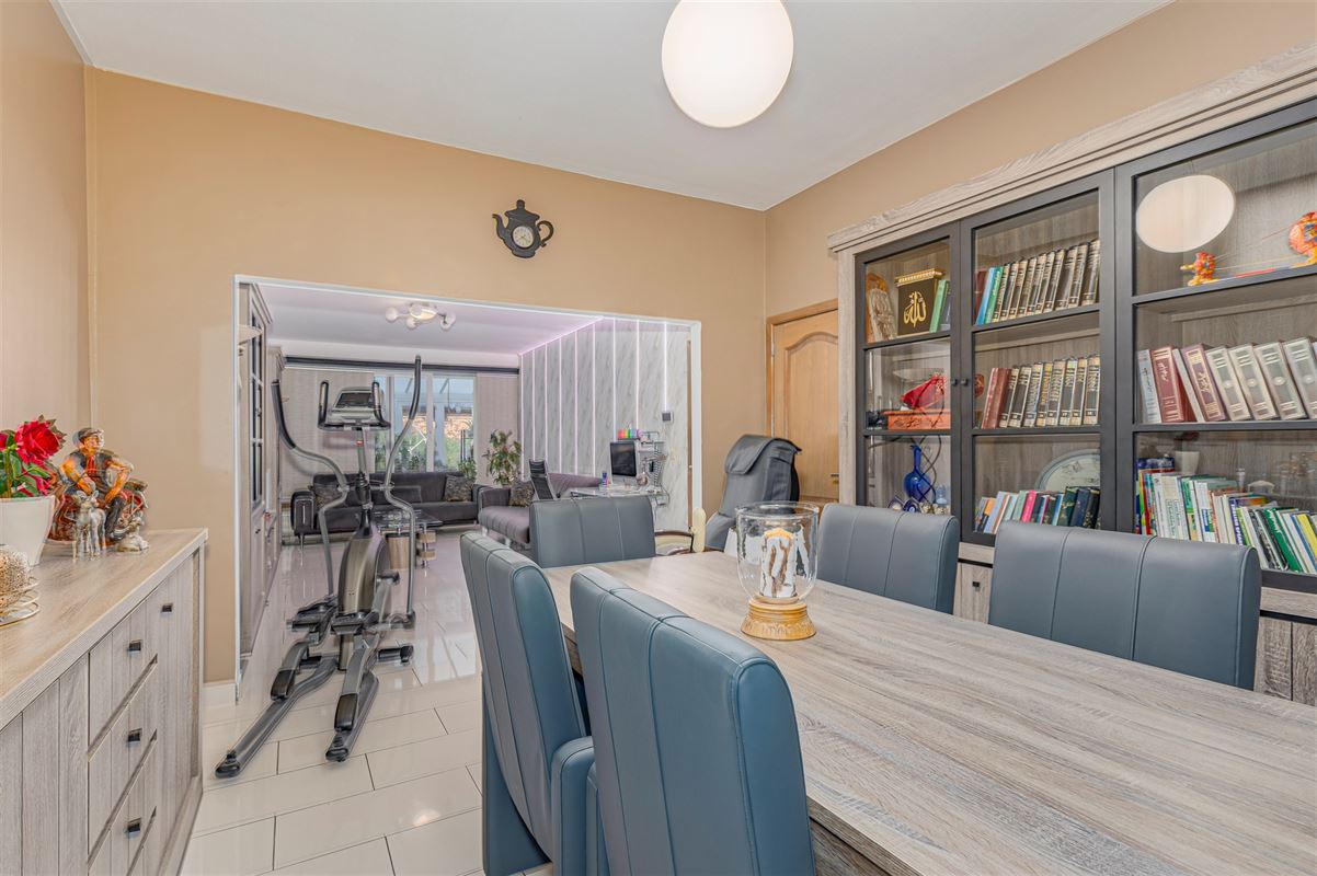 Mooi ingerichte woning met 4 slk, 2 badk en ruime stadstuin in Merksem
