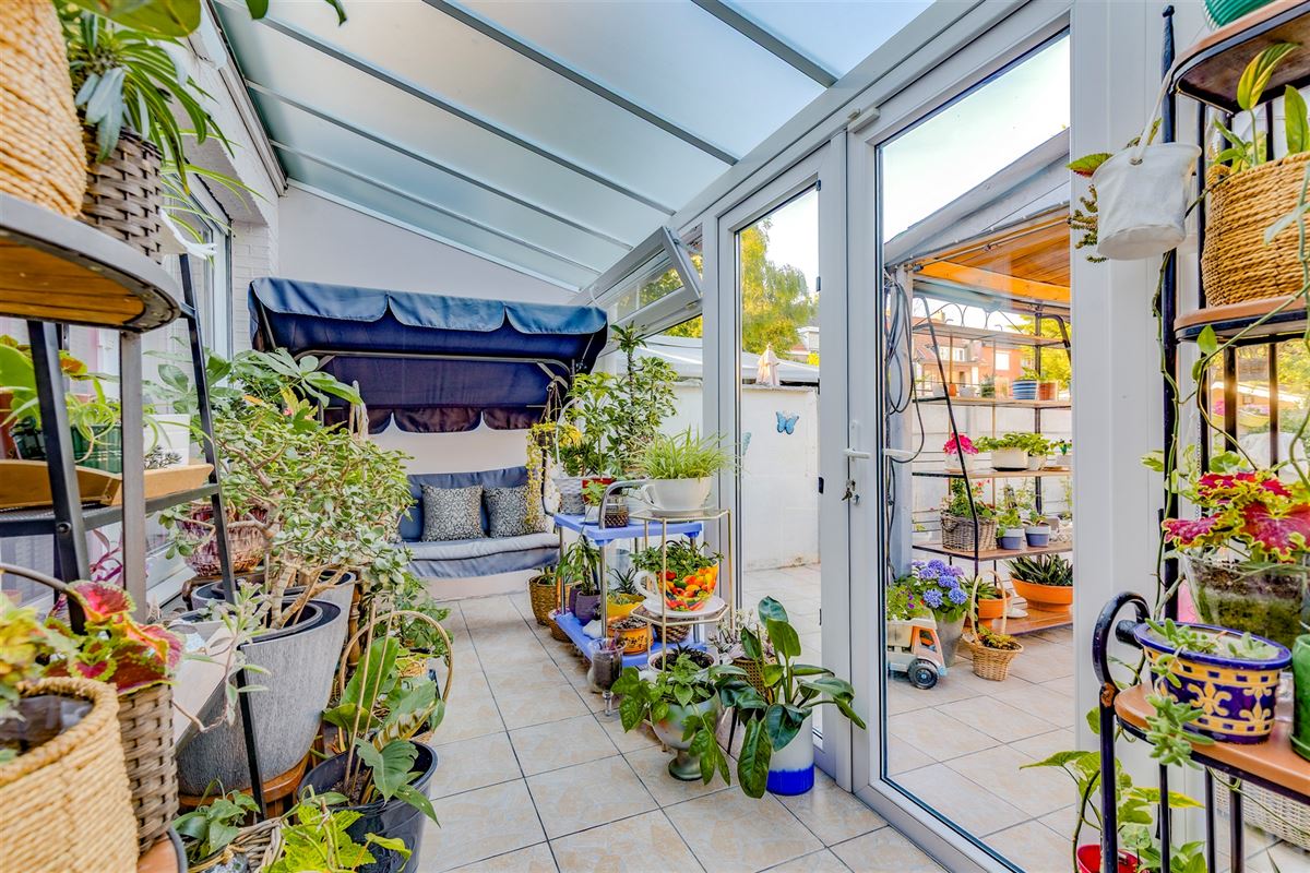 Mooi ingerichte woning met 4 slk, 2 badk en ruime stadstuin in Merksem