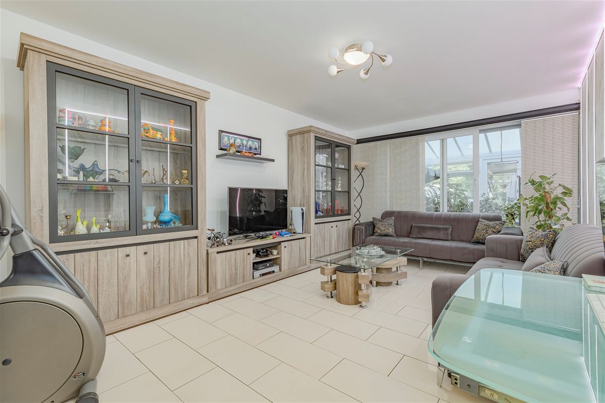 Mooi ingerichte woning met 4 slk, 2 badk en ruime stadstuin in Merksem