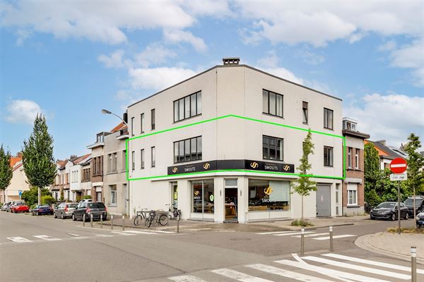 Prachtig hoekappartement met 4 slpk te koop in Deurne!