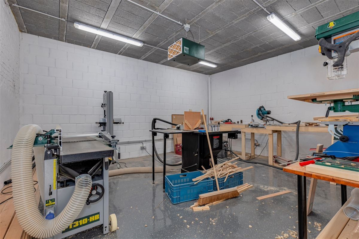 Uniek huis met winkel, atelier of bureel