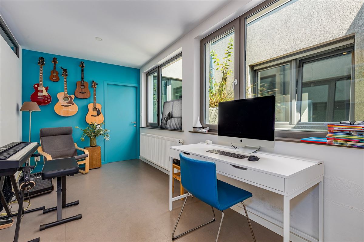 Uniek huis met winkel, atelier of bureel