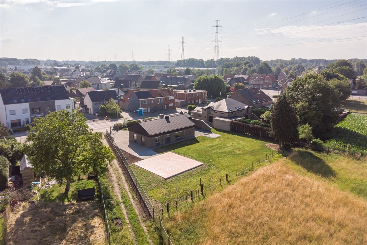 Bungalow op perceel van ca 1824m² in het groen