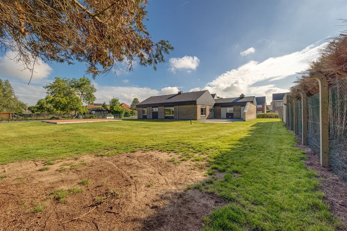 Bungalow op perceel van ca 1824m² in het groen