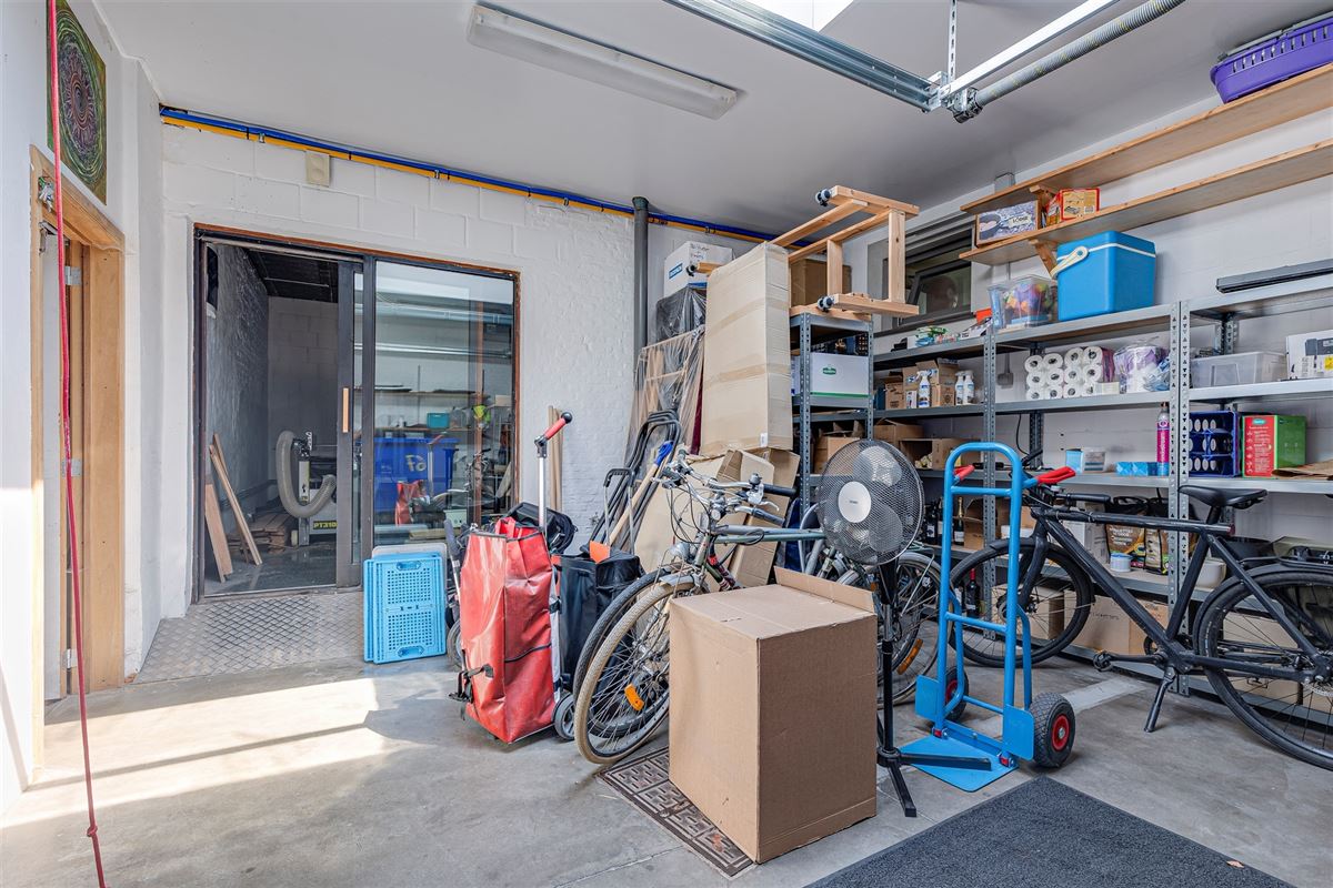Uniek huis met winkel, atelier of bureel