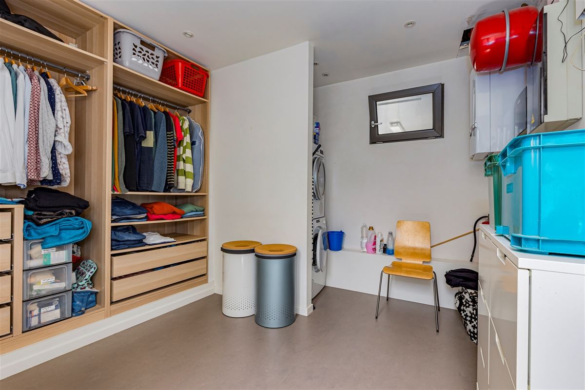 Uniek huis met winkel, atelier of bureel