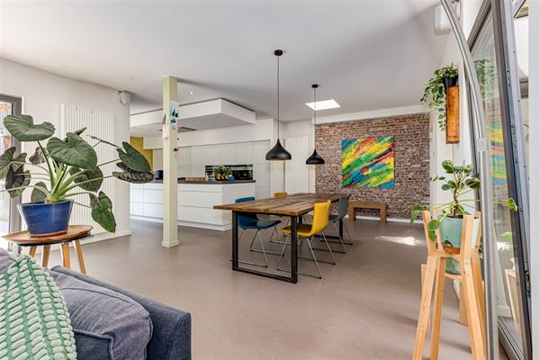Uniek huis met winkel, atelier of bureel
