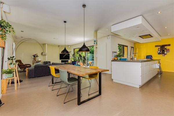 Uniek huis met winkel, atelier of bureel