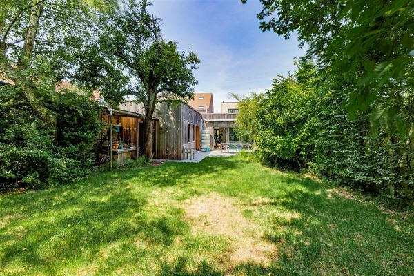 Uniek huis met winkel, atelier of bureel