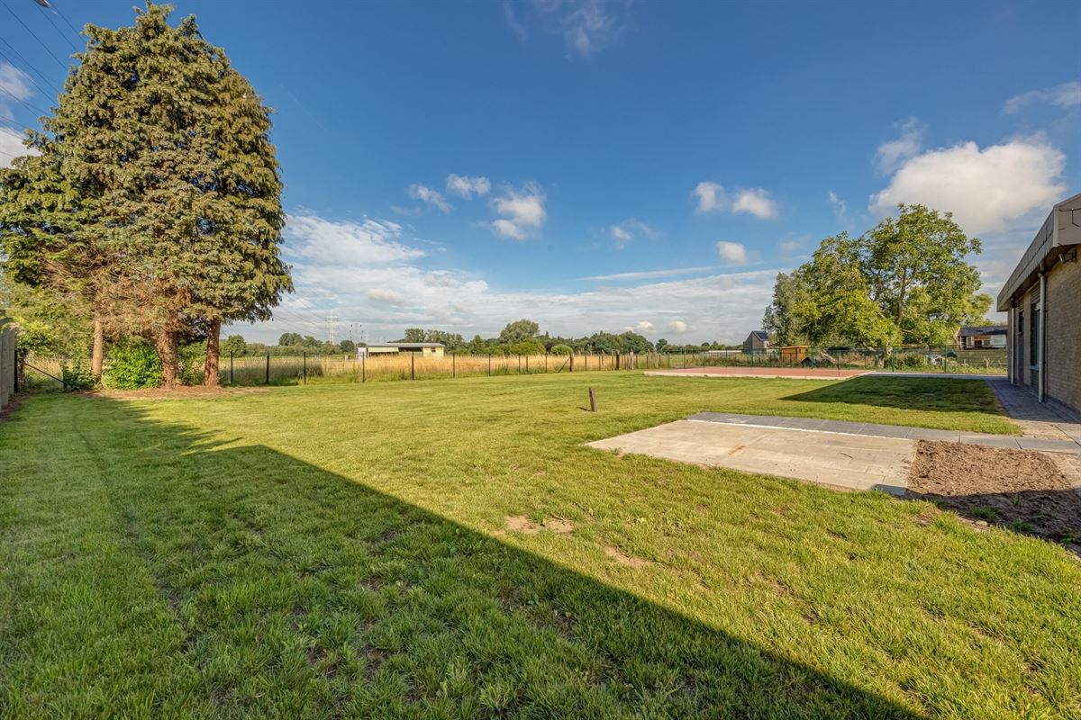 Bungalow op perceel van ca 1824m² in het groen