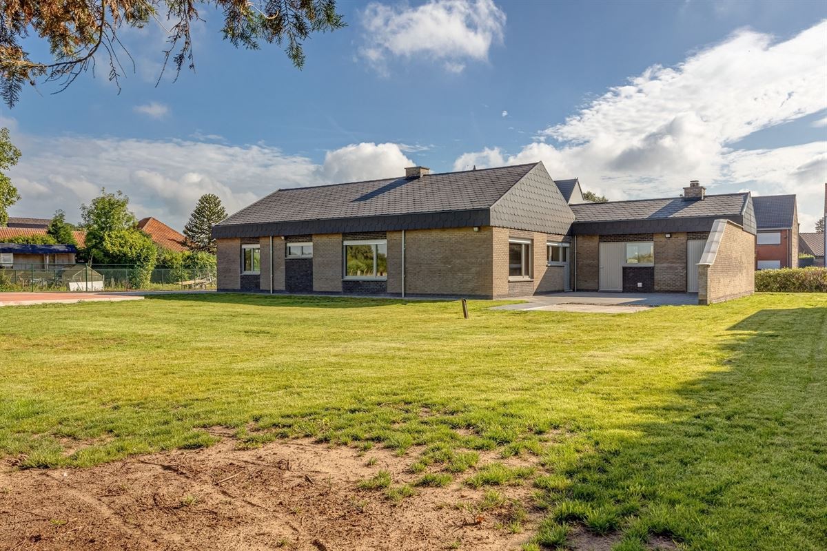 Bungalow op perceel van ca 1824m² in het groen