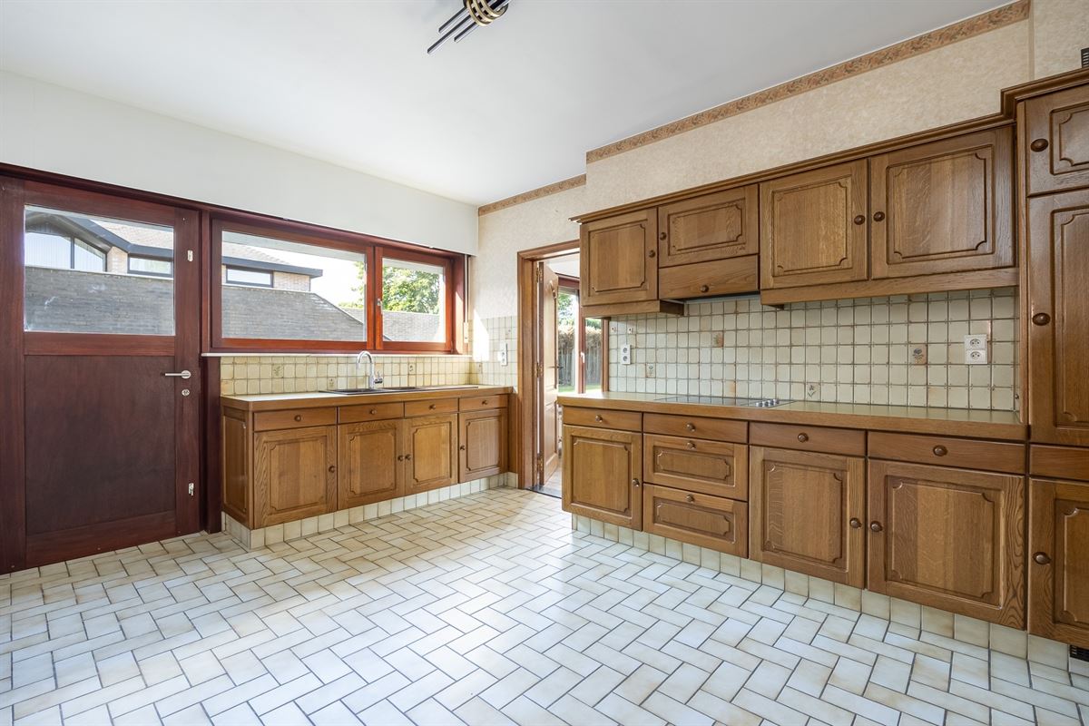 Bungalow op perceel van ca 1824m² in het groen