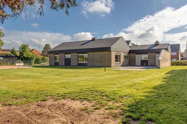 Bungalow op perceel van ca 1824m² in het groen