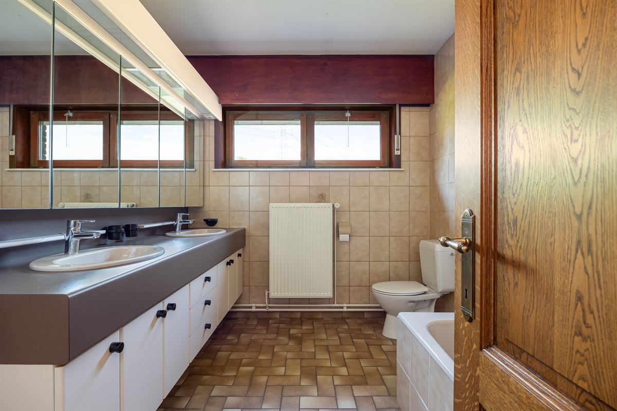 Bungalow op perceel van ca 1824m² in het groen