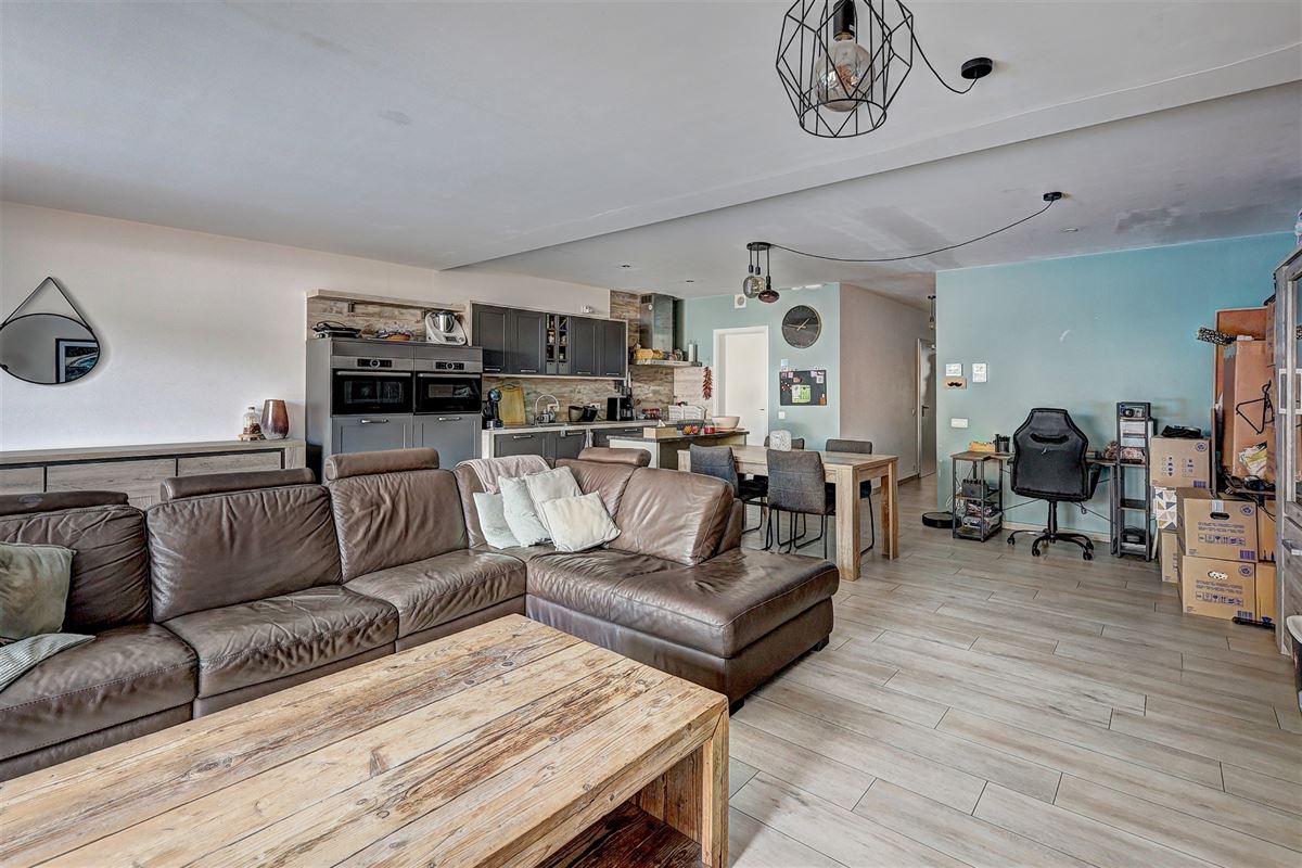 Ruim gelijkvloers appartement met terras en garage