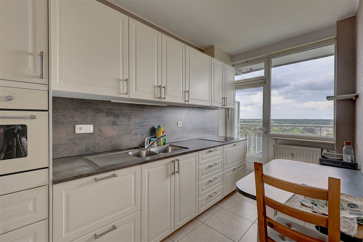 Gemeubeld appartement met 2 slaapkamers en garagebox in Wilrijk