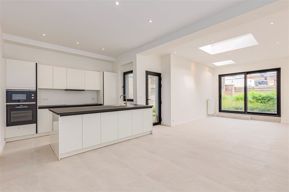 Gerenoveerd huis met 3 slpks en tuin te Hemiksem