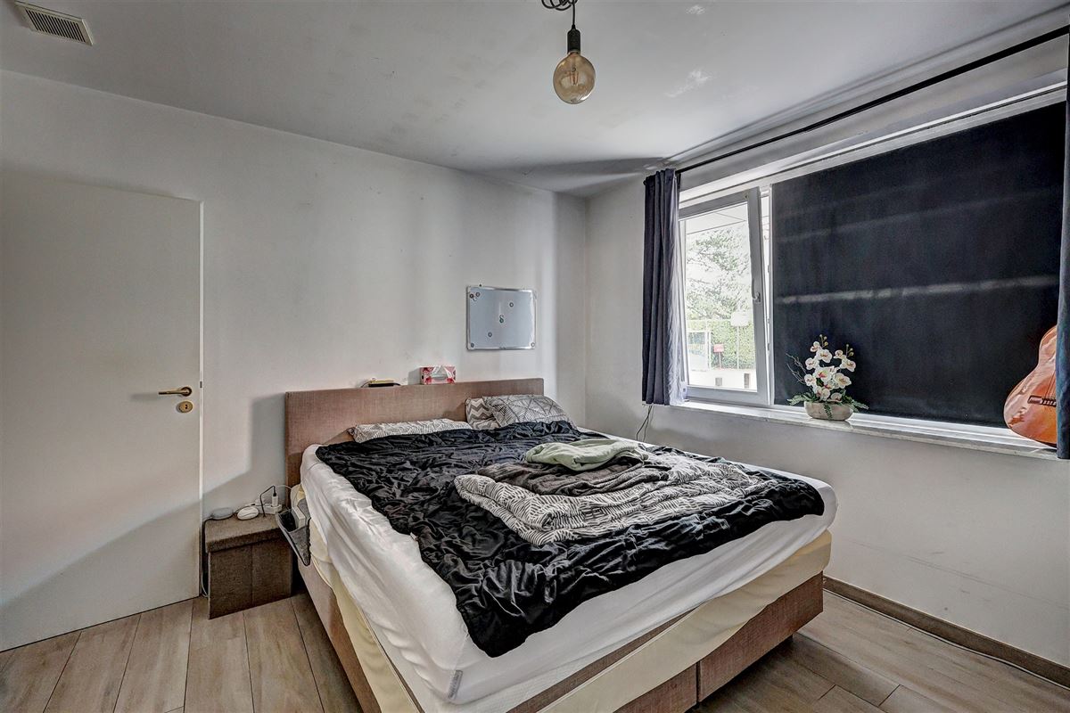 Ruim gelijkvloers appartement met terras en garage