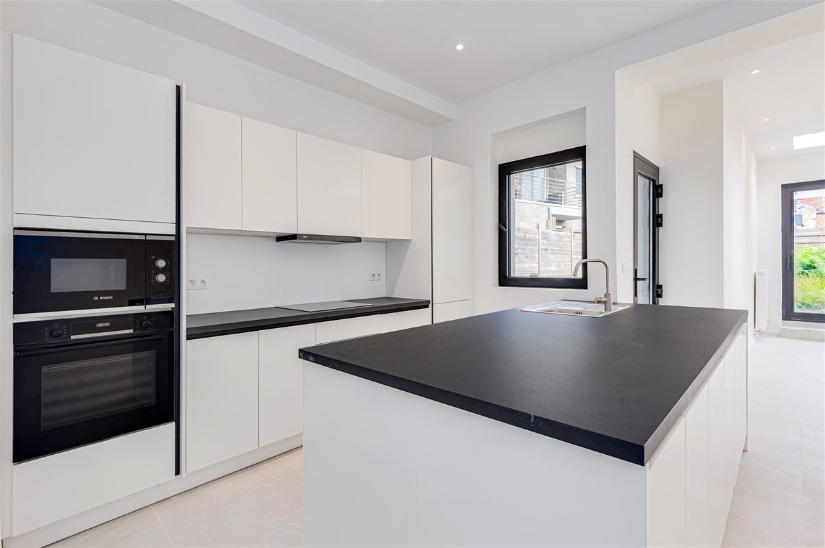 Gerenoveerd huis met 3 slpks en tuin te Hemiksem