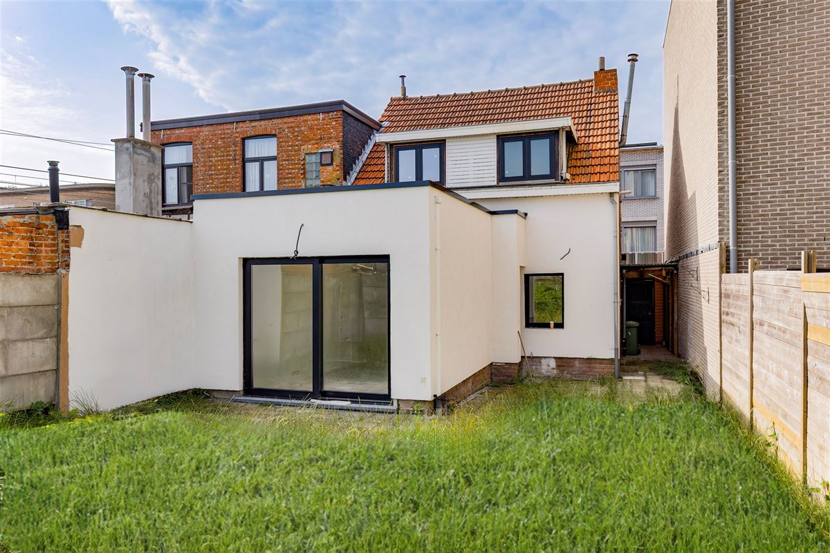 Gerenoveerd huis met 3 slpks en tuin te Hemiksem