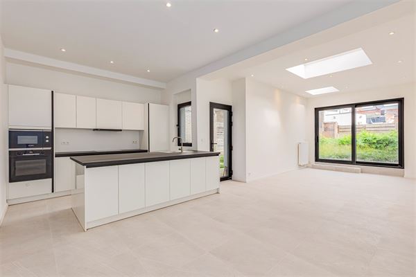 Gerenoveerd huis met 3 slpks en tuin te Hemiksem