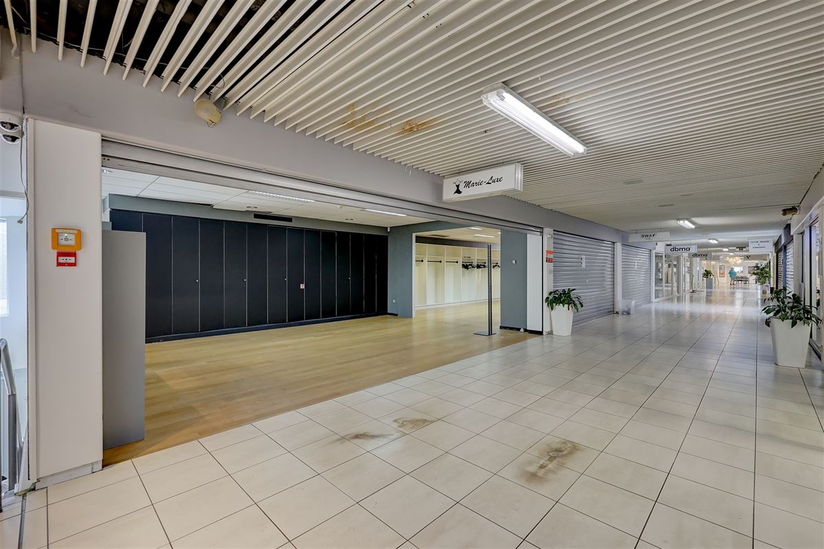 Ruim handelspand op een commerciële locatie op de Bist in Wilrijk