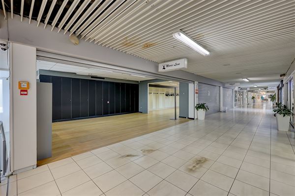 Ruim handelspand op een commerciële locatie op de Bist in Wilrijk