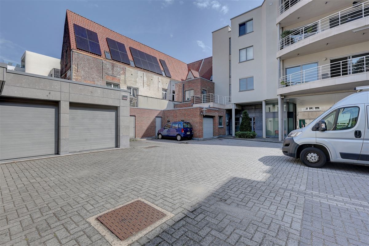 Ruim appartement met één slaapkamer en autostaanplaats in hartje Mechelen