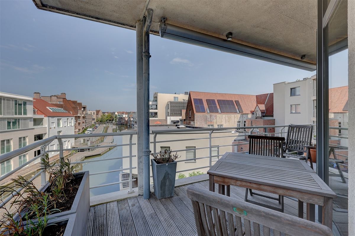 Ruim appartement met één slaapkamer en autostaanplaats in hartje Mechelen