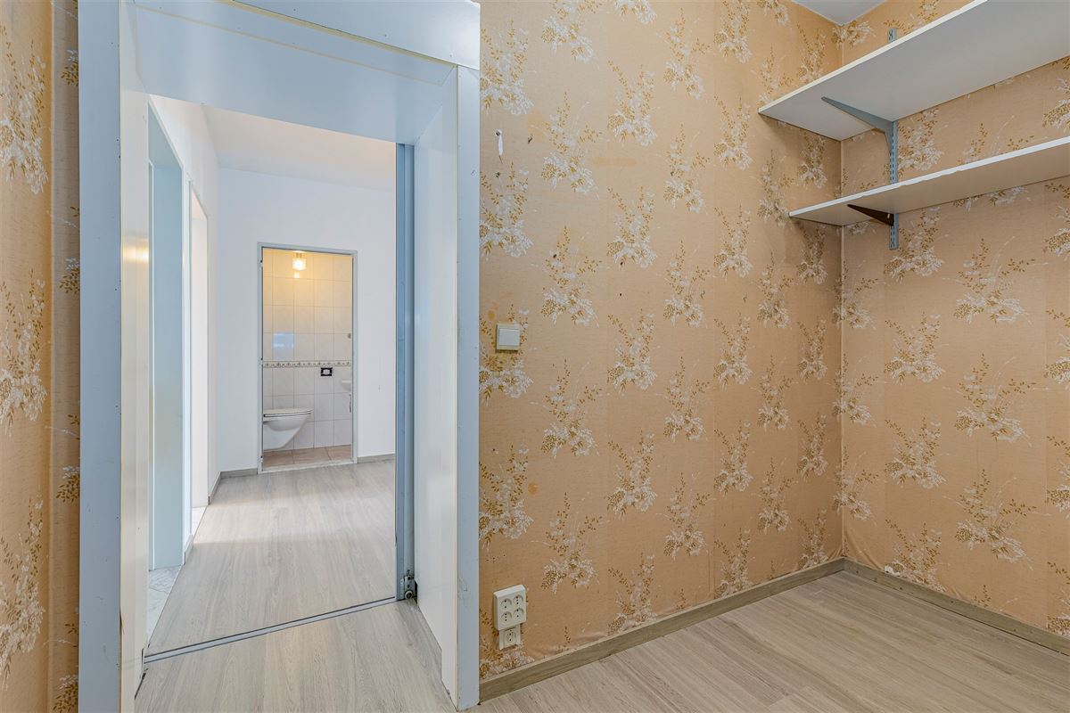 Ruim op te frissen 2 slk appartement met terras