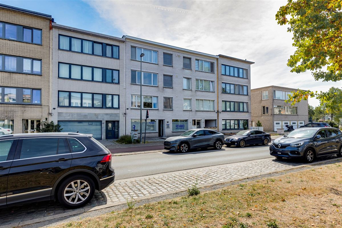 Ruim op te frissen 2 slk appartement met terras