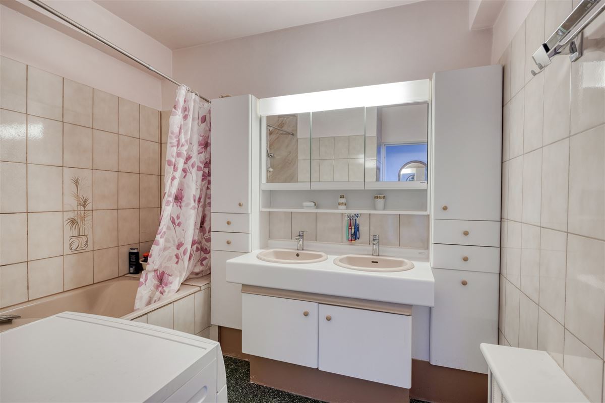 Verhuurd appartement met drie slpk en terras met prachtig uitzicht