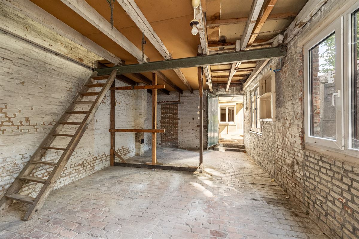 Te renoveren woning met opslagruimte in Mechelen