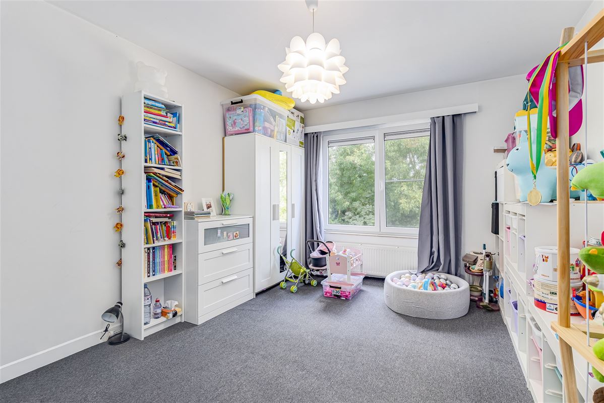 Ruim appartement met 2 slpk + terras te koop in Mortsel