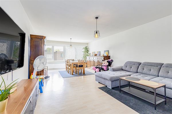 Ruim appartement met 2 slpk + terras te koop in Mortsel