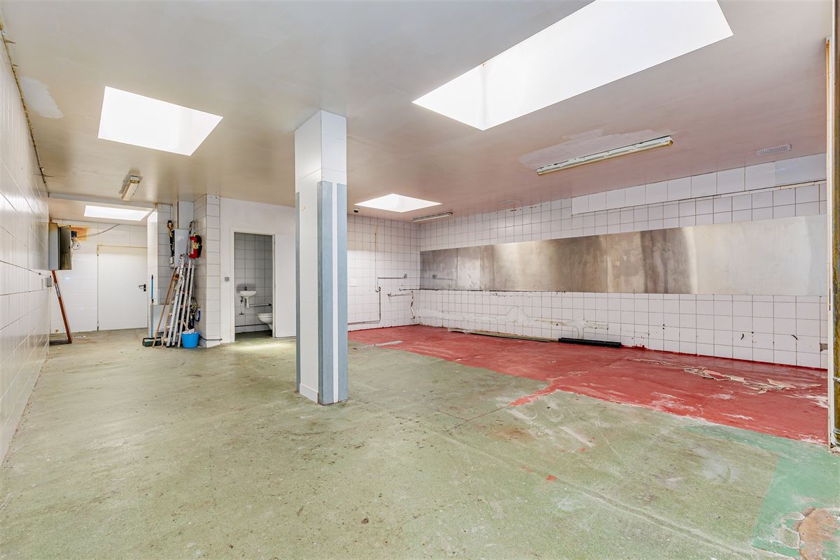 Handelsgelijkvloersca 180 m² met tuin van 70 m²