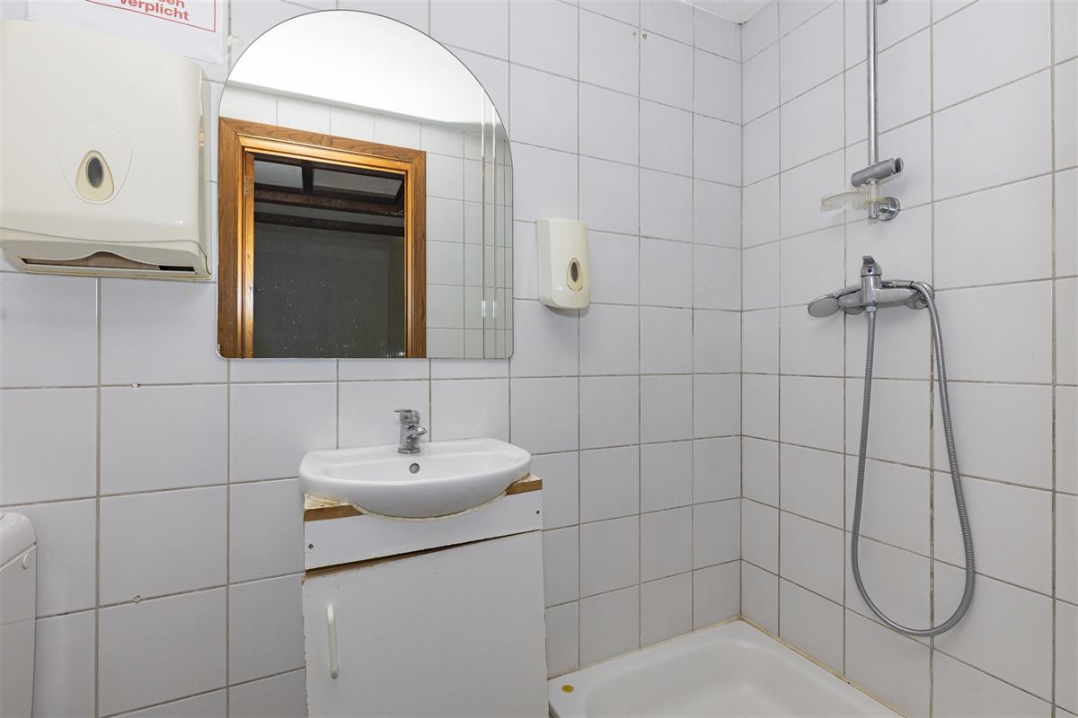 Handelsgelijkvloersca 180 m² met tuin van 70 m²